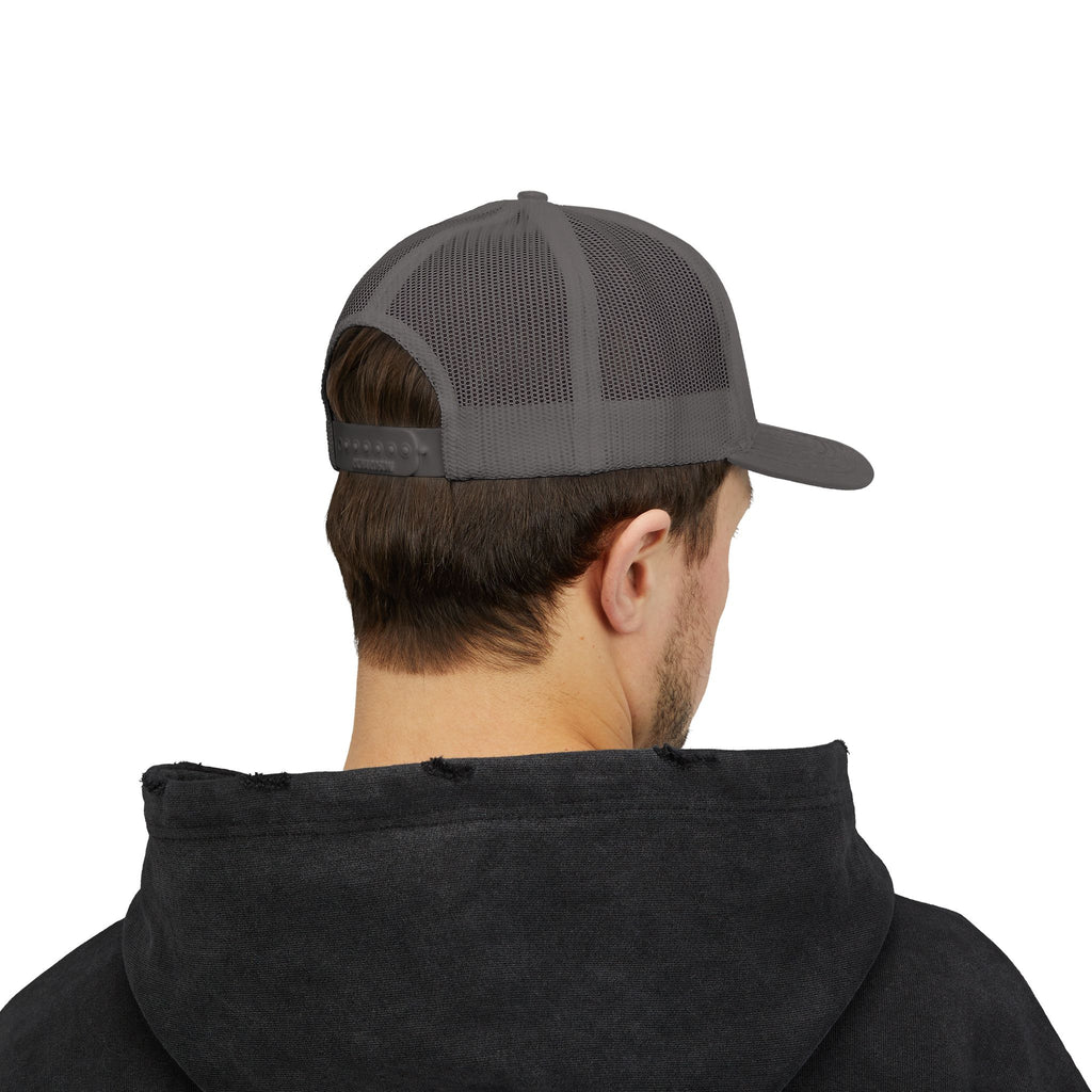 NOIRÉL Trucker Cap – Red Script