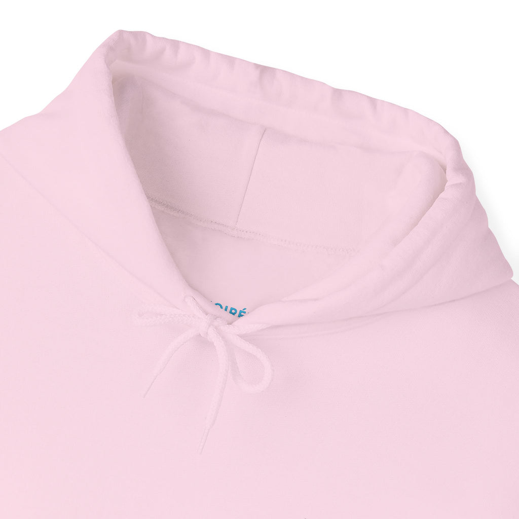 NOIRÉL Script Hoodie – Hellblau gesticktes Logo