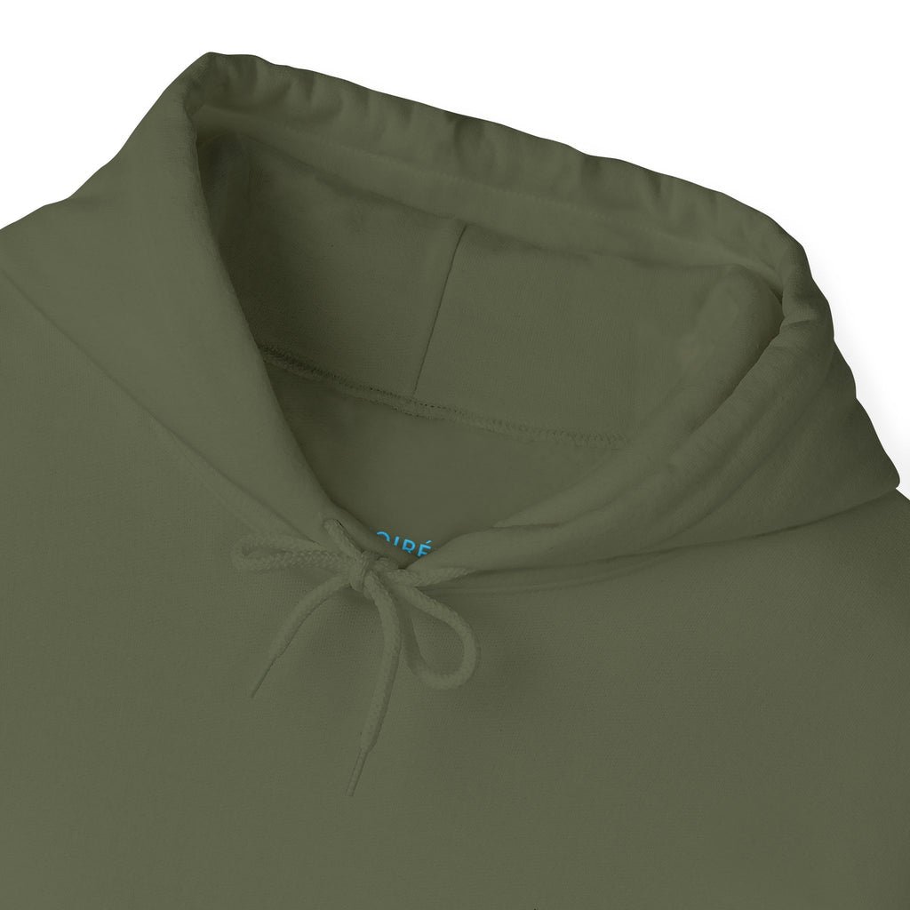 NOIRÉL Script Hoodie – Hellblau gesticktes Logo