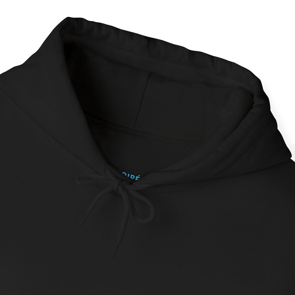 NOIRÉL Script Hoodie – Hellblau gesticktes Logo